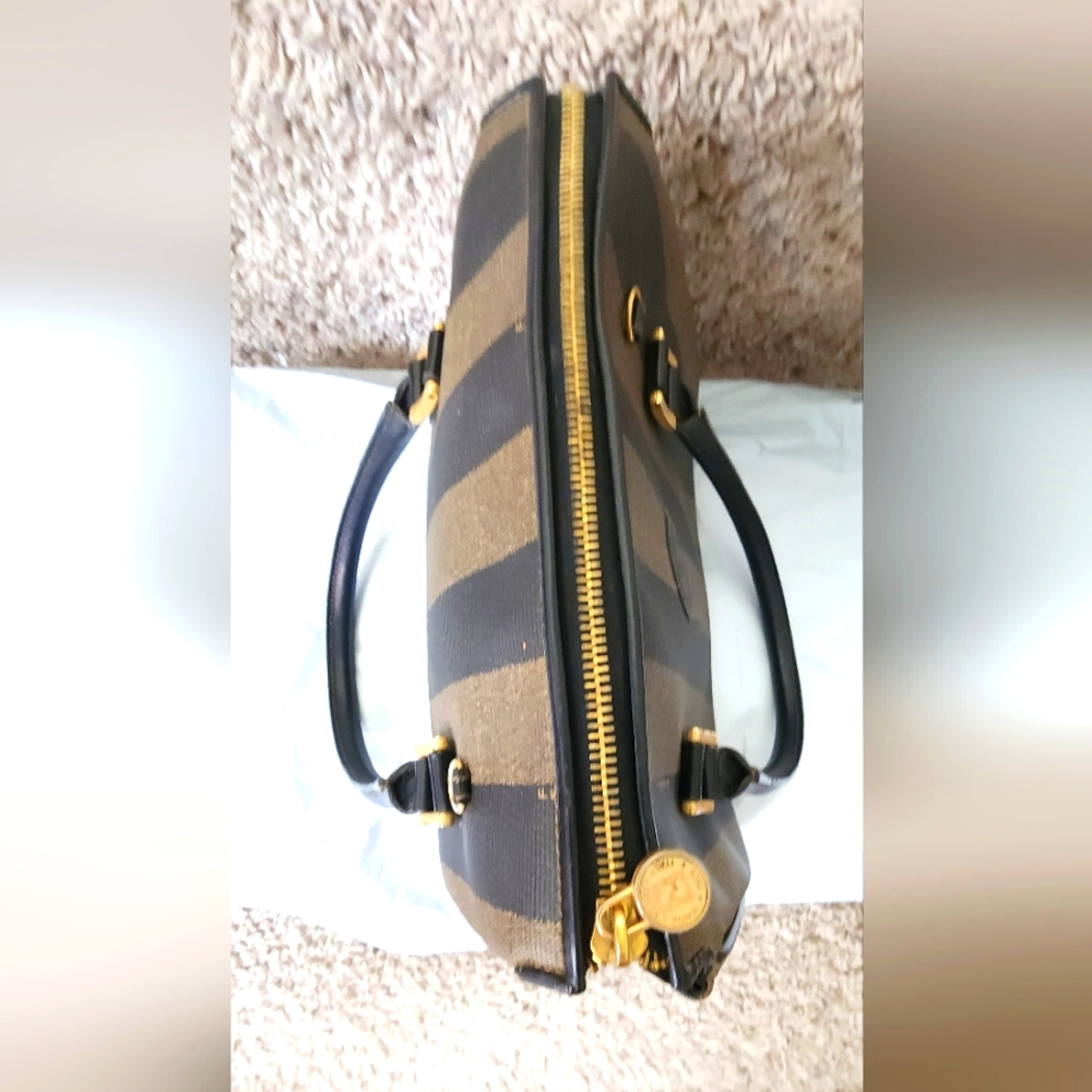 FENDI Vintage ‘Peguin’ EUC Satchel that can convert to Cross-Body/Shoulder Bag 🔥 - Picture 15 of 15